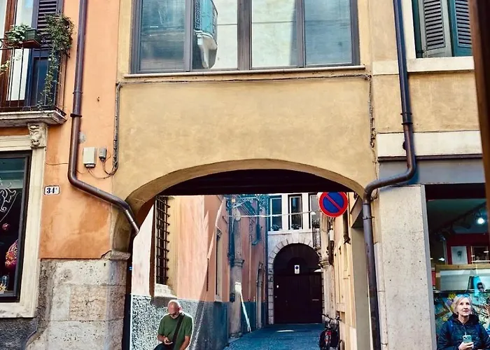 Oasi Sant'anastasia 28 *